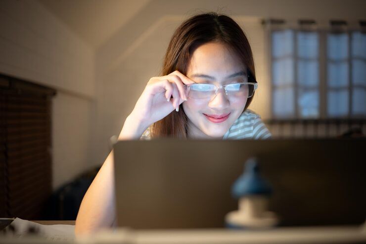 Tips to reduce the impact of screen time on eye health